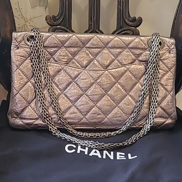 CHANEL Reissue Flap Bag Quilted Metallic Aged Calfskin 2.55 - Picture 7 of 17